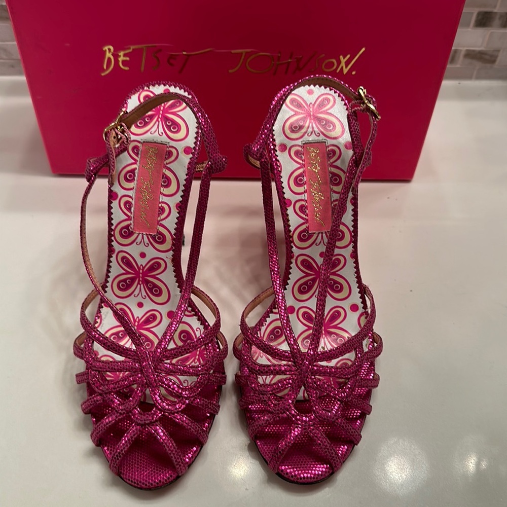 Betsy Johnson Satin Pink size 6